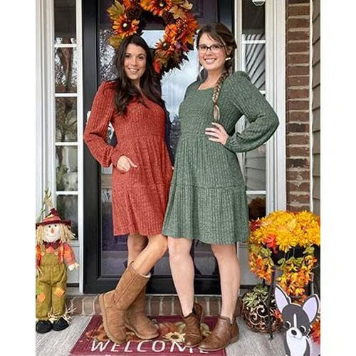 Női négyzetes nyakú, lámpás ujjas, bordás ruha